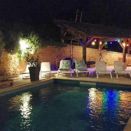 Avec Cuisine, Vue Et Piscine Privee Au Coeur Du Beaujolais